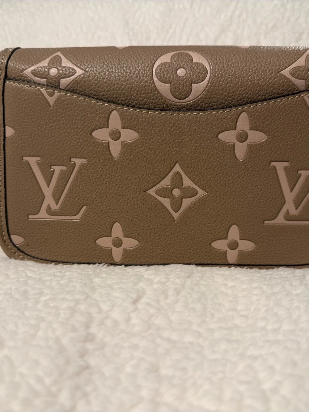 Louis Vuitton Taupe and Blush Monogram Crossbody Bag - Picture 3 of 7